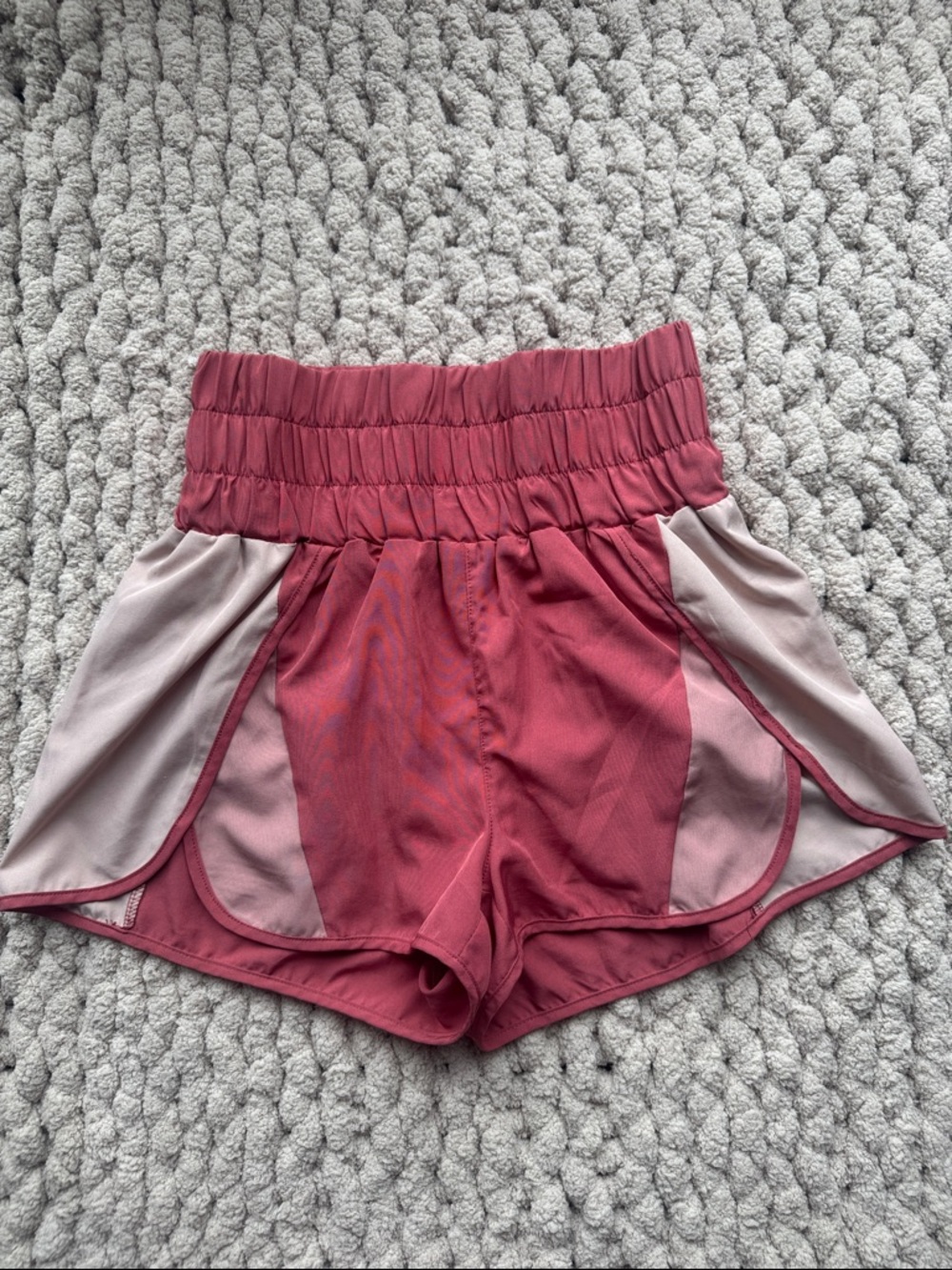 High-Rise Dual-Tone Athletic Shorts in Dusty Rose